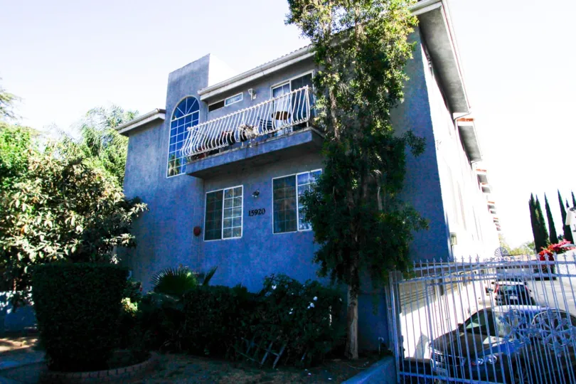 The building at 15920 Sherman Way in Van Nuys