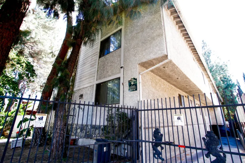The building at 6847 Haskell Ave