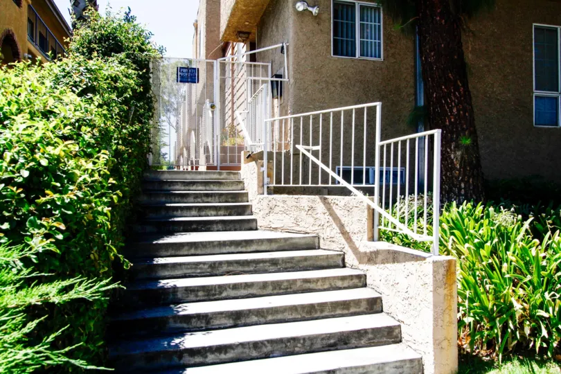 The entrance into 7319 Hazeltine Ave