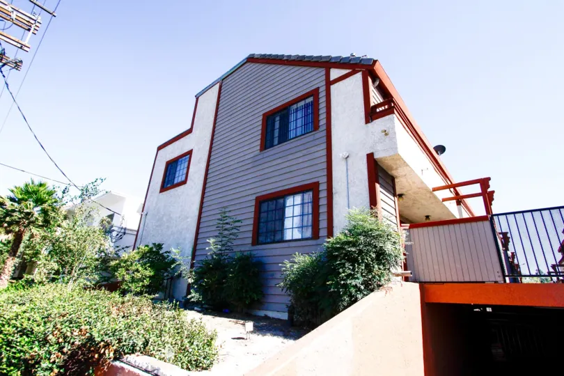 The Heathercliff Manor building in Van Nuys