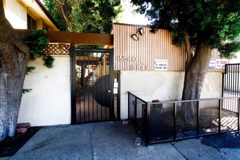 The side entrance into Sherwood Park in Van Nuys