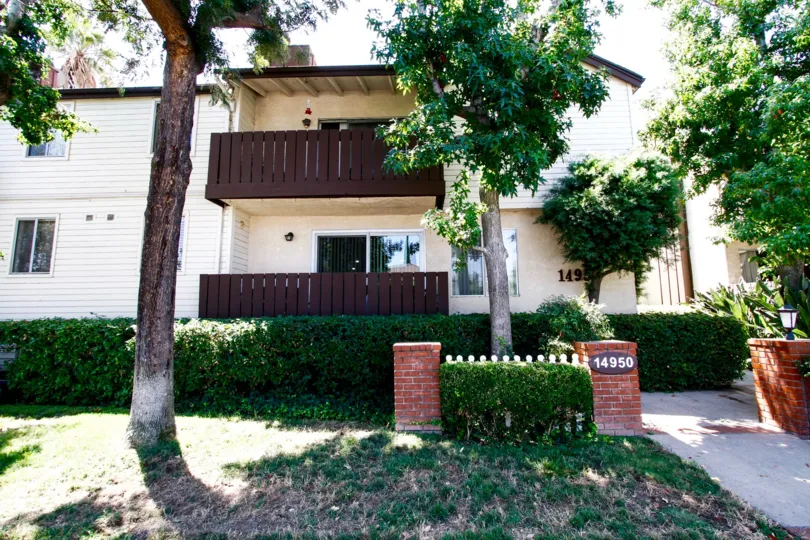 The Colonies balconies in Van Nuys