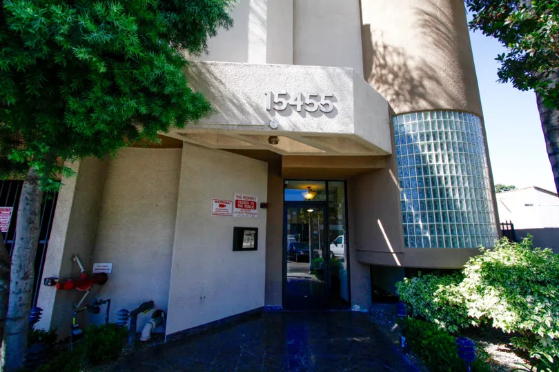 The entrance into The Plaza in Van Nuys