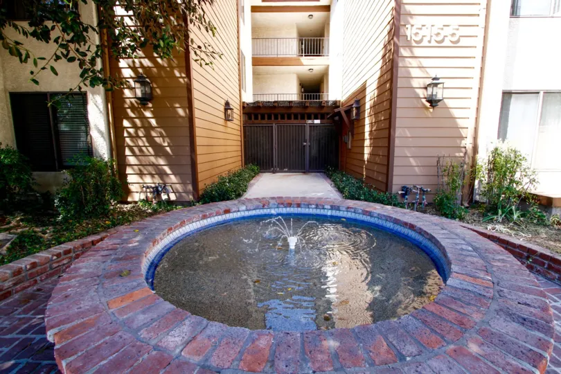 The fountain at Valley Oaks II