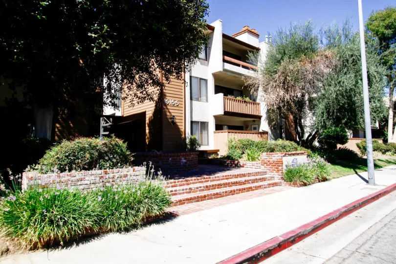 The stairs leading up to the entrance of Valley Oaks II in Van Nuys