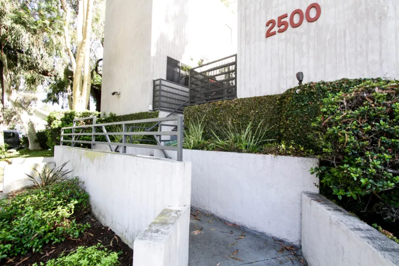 The ramp up to 2500 Abbot Kinney