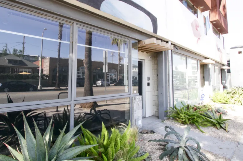 The entrance into 1212 Abbot Kinney in Venice