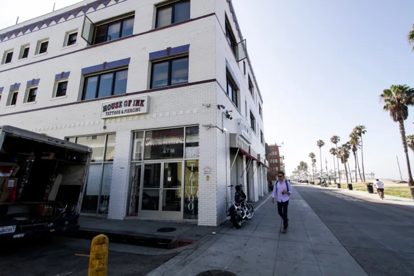 The sidewalk around Venice Beach Art Lofts