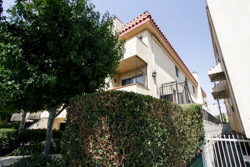 The building at 1040 N Gardner in West Hollywood