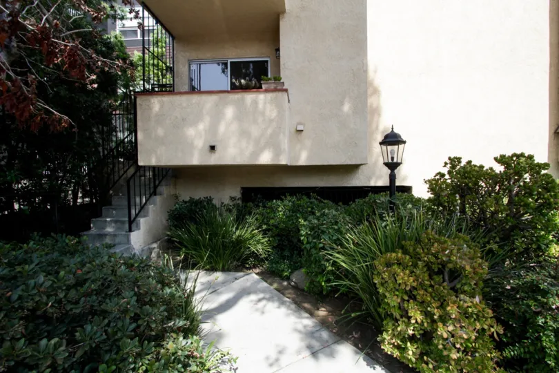 The sidewalk up to 1040 N Gardner in West Hollwyood
