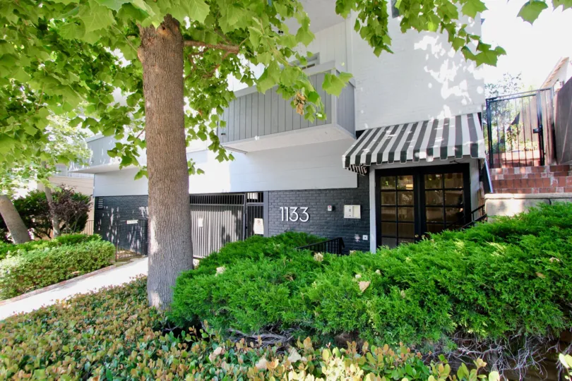 The building and it's outside decoration in 1133 clark of west hollywood should be very beautiful.