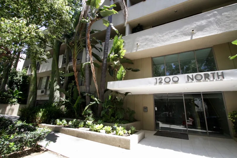 The entryway up to 1200 N Flores