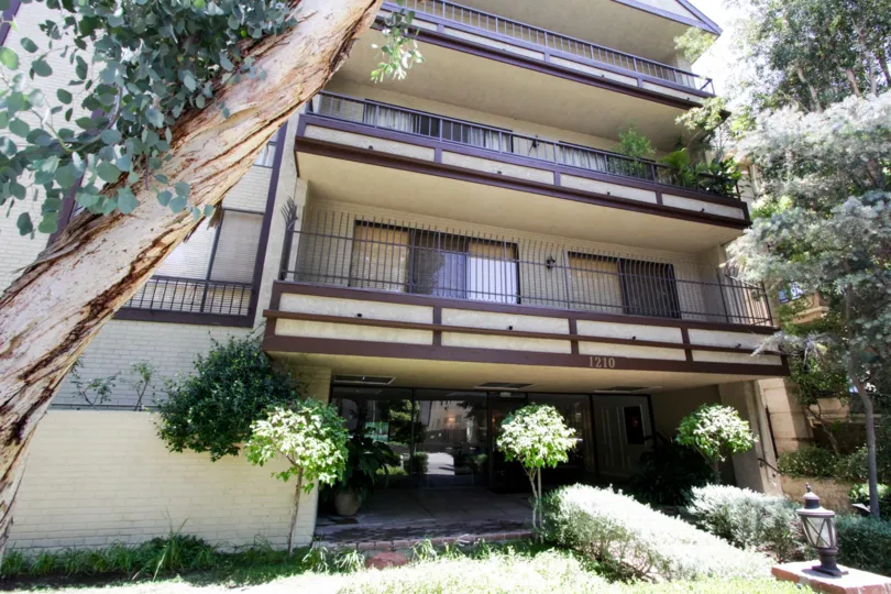 The entrance into 1210 Kings in West Hollywood