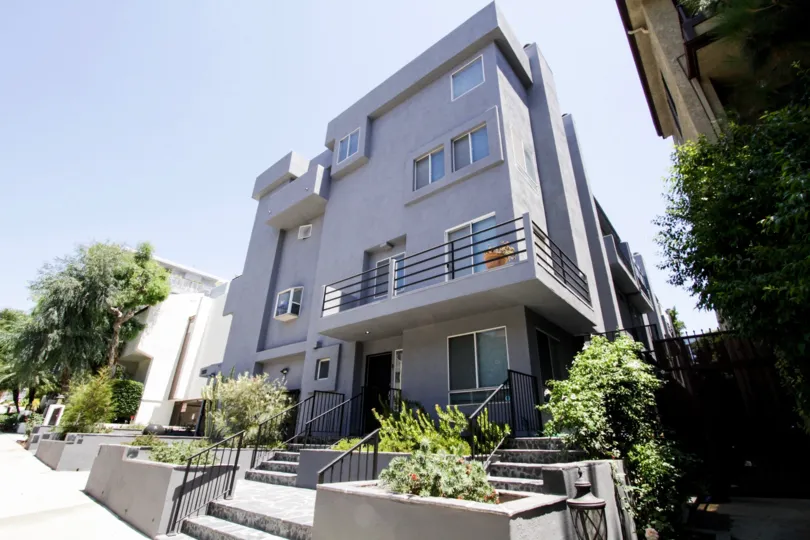 The entryway into 1222 N Kings in West Hollywood