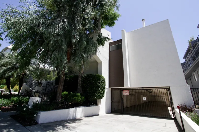 The parking at 1226 N Kings in West Hollywood