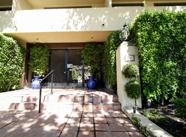 The entrance into 1318 N Crescent Heights