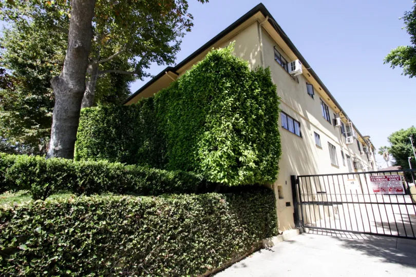 The building at 1318 N Crescent Heights