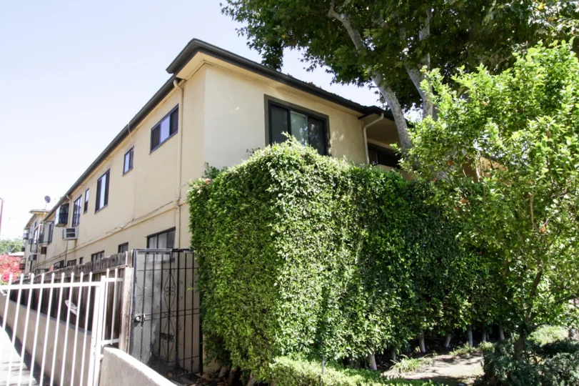 The hedges outside of the building at 1318 N Crescent Heights in West Hollywood