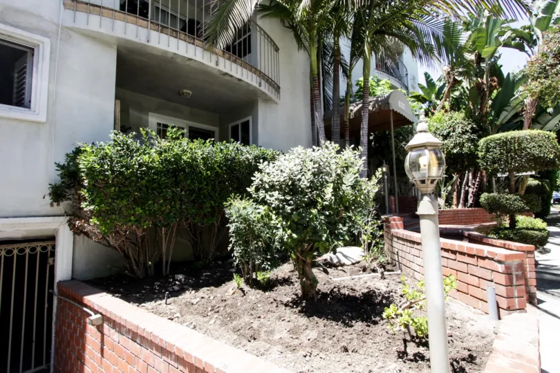 The landscaping at 625 N Flores in West Hollywood