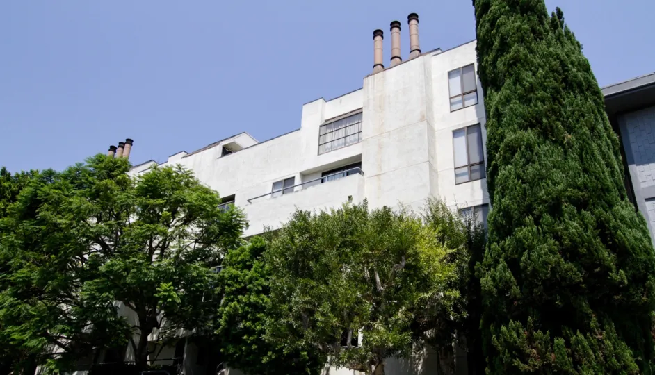 The building at 656 West Knoll