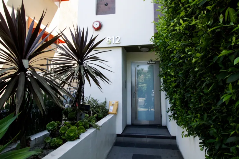 The entrance into 812 N Croft in West Hollywood