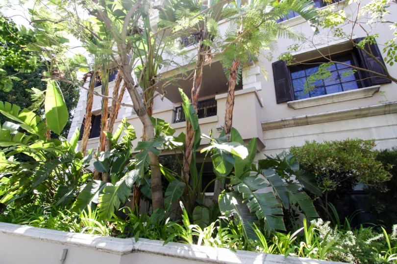 The landscaping around 850 N Croft