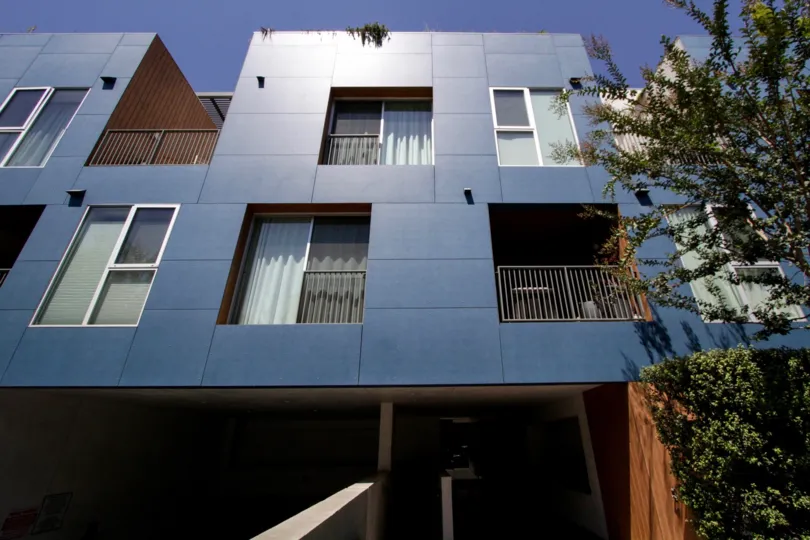 The building at 855 Croft