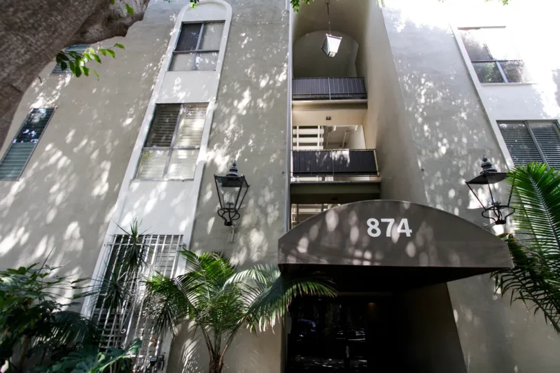 The address of 874 Hammond written above the entrance