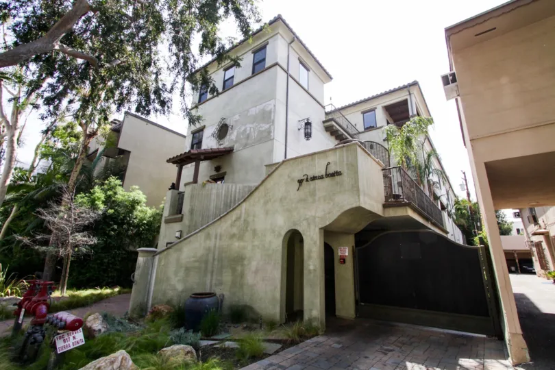 The entrance at 917 Sierra Bonita
