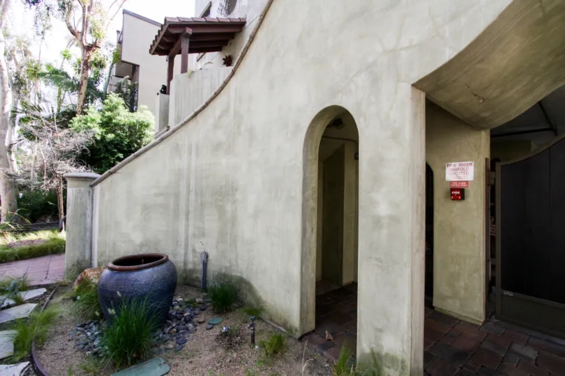 The archyway at 917 Sierra Bonita