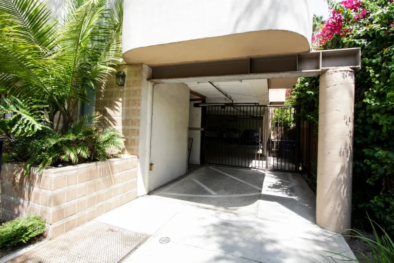 The parking for 924 N Palm in West Hollywood