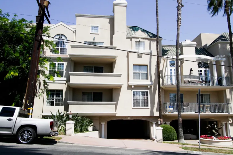 The building at 930 N Doheny in West Hollywood