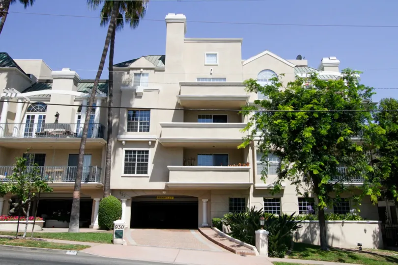 The parking for 930 N Doheny in West Hollywood