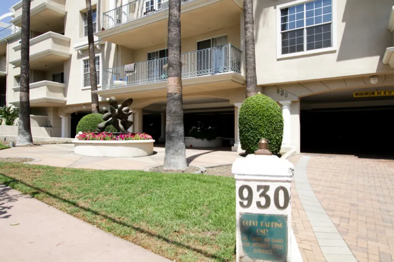 The address for 930 N Doheny