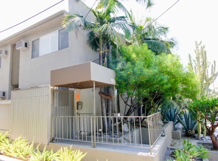 Beautiful living in 938 Palm community in West Hollywood, California. Enjoy our palm trees and unique community bring the beauty of nature in a compact space.