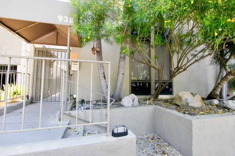 very close view of 938 Palm and details of the neighborhood, West Hollywood, California