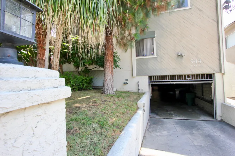 A beautiful apartment in West Hollywood with parking