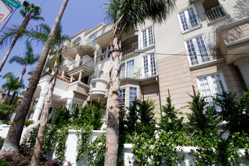 The balconies at 960 N Doheny in West Hollywood