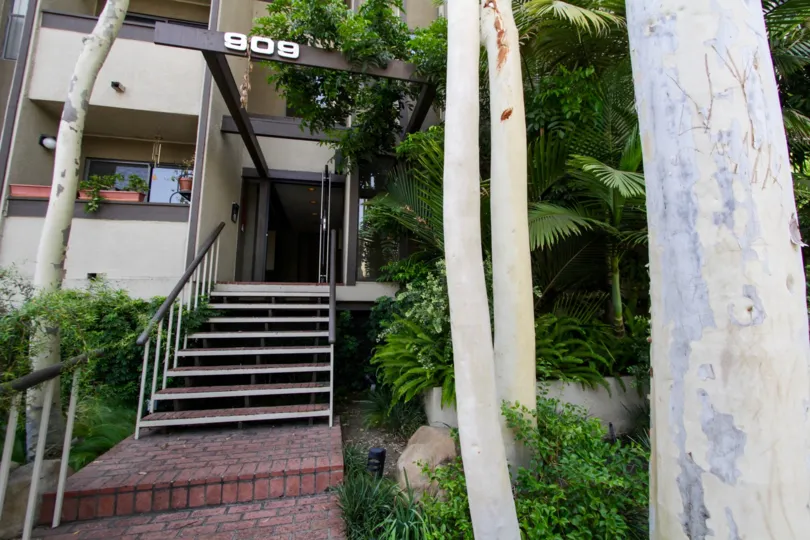 The address of Bonita Evergreen written at the entrance