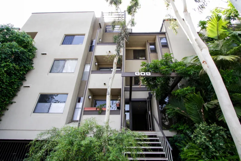 The entrance into Bonita Evergreen in West Hollywood