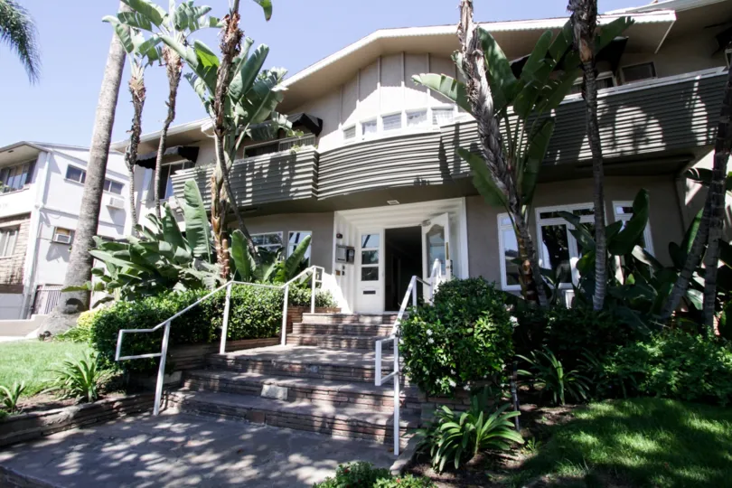 The entrance into Crescent Heights Villas