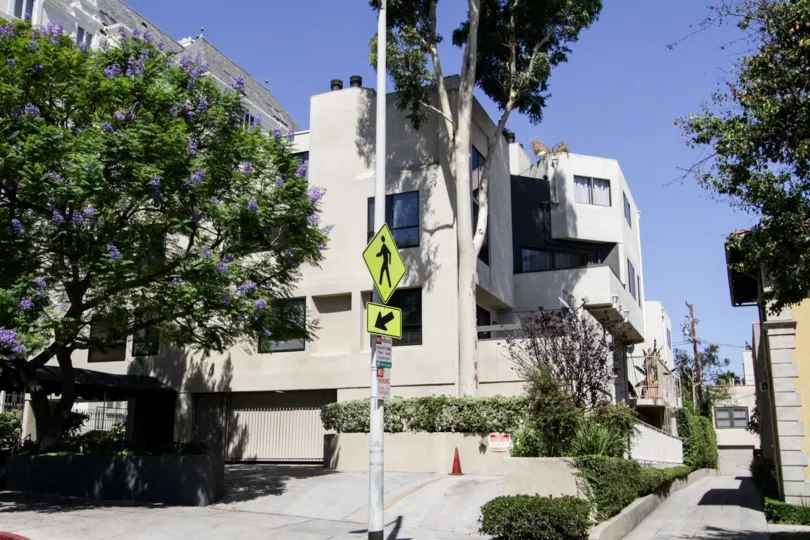 The De Voltaire building