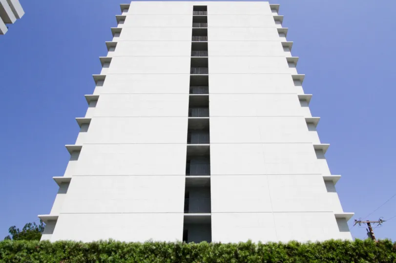 The view of the entire Doheny Plaza building