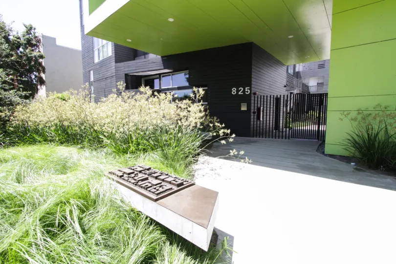 The address of Habitat 825 written on the building