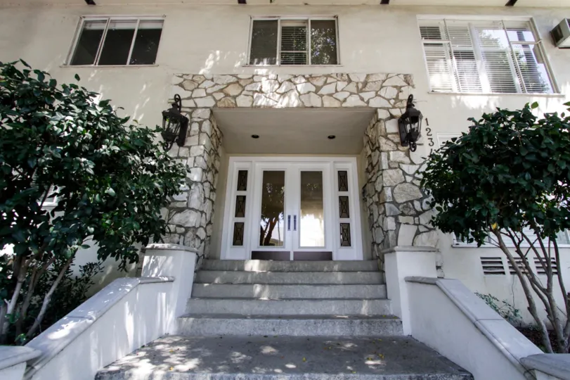 The entrance into Havenhurst Manor in West Hollywood