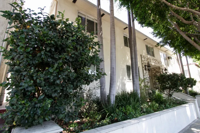 The landscaping around Havenhurst Manor