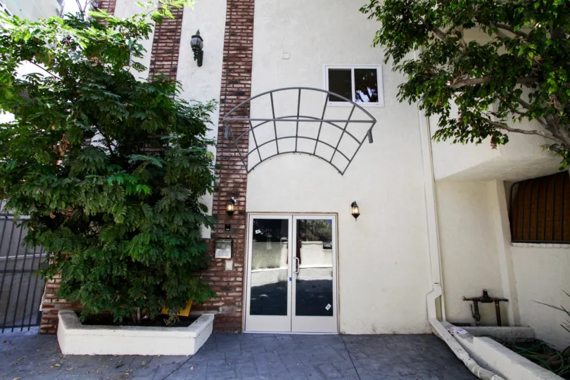 The entrance into Hilltop House