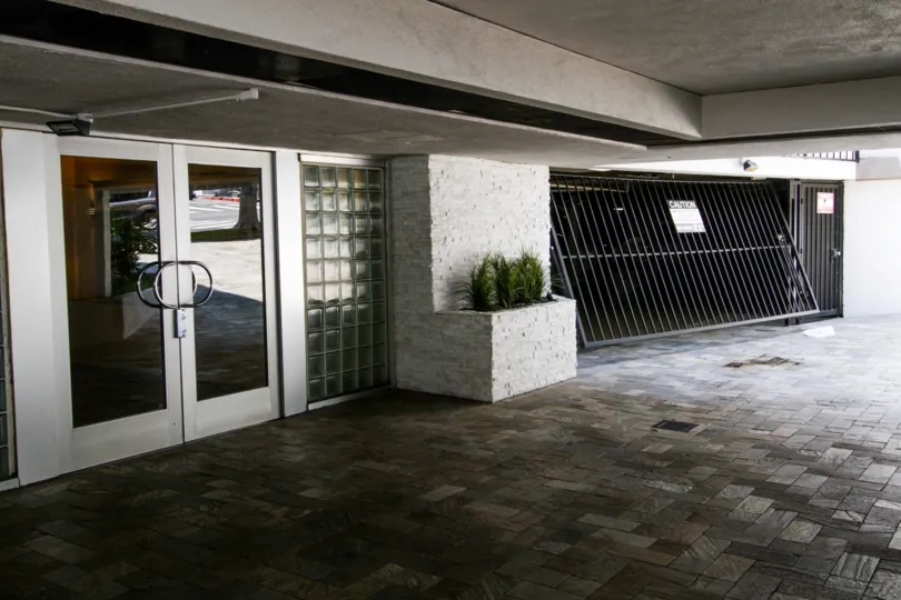The entrance into Holloway Terrace in West Hollywood