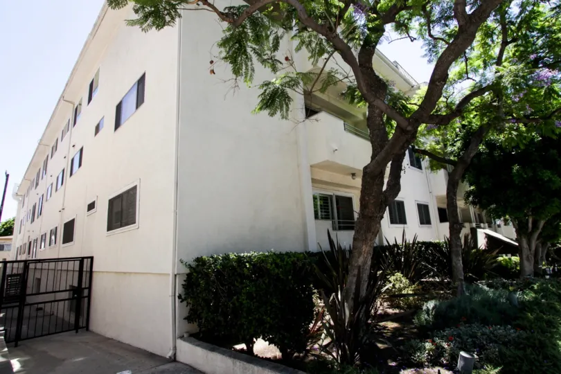 The Kings Fountain Manor building in West Hollywood