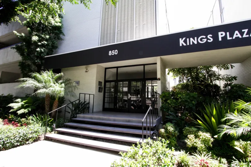 The address of Kings Plaza written on the building